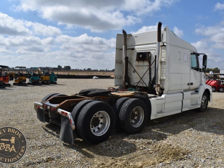 2009-volvo-vnl64t630-image-5