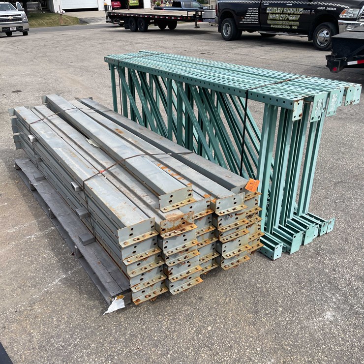 #3080 • Teardrop Pallet Racking (O10)