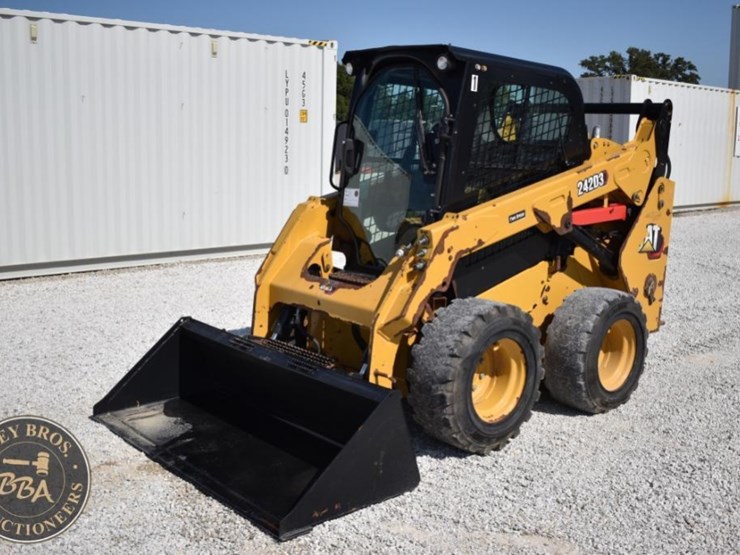 2019-caterpillar-242d3-image-1