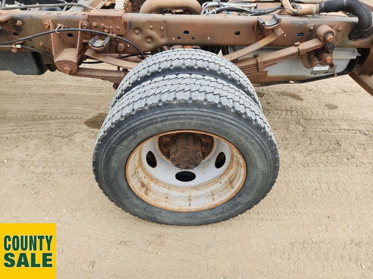 2013-ford-f550-image-30