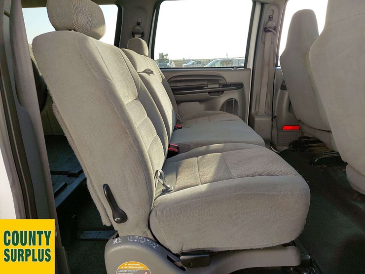 2004-ford-excursion-image-12