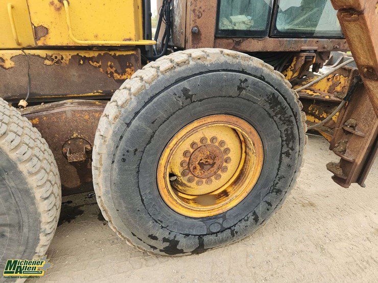 2006-deere-770d-image-30