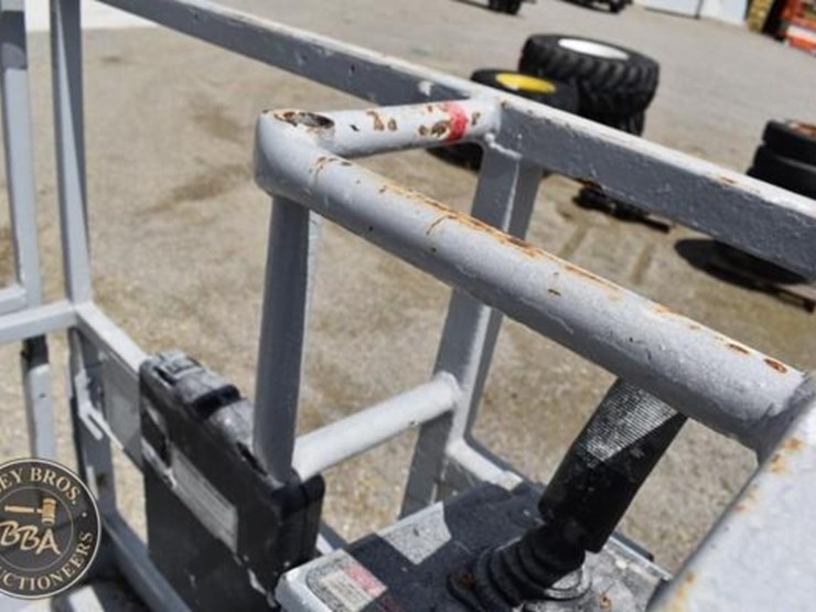 electric-scissor-lift-37988-image-14