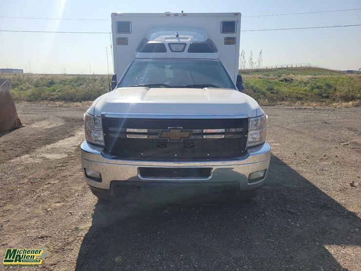 2013-chevrolet-silverado-3500hd-image-8