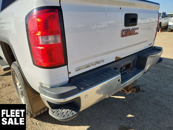 2015-gmc-sierra-2500hd-image-38