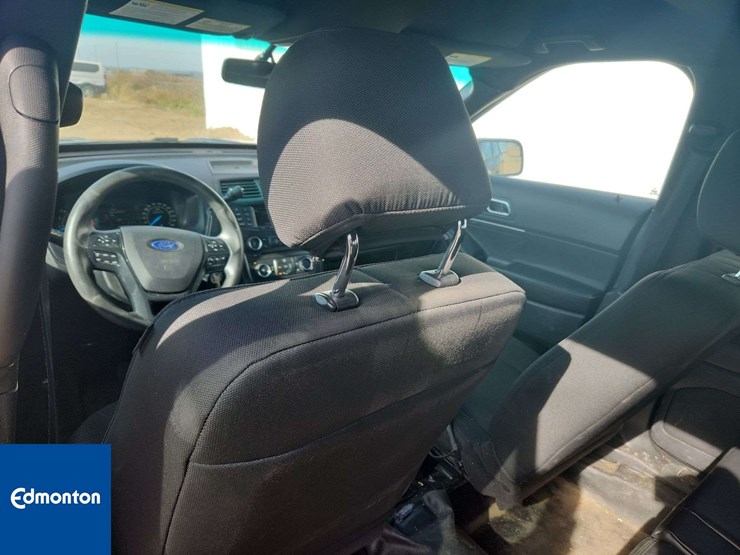 2016-ford-explorer-image-15