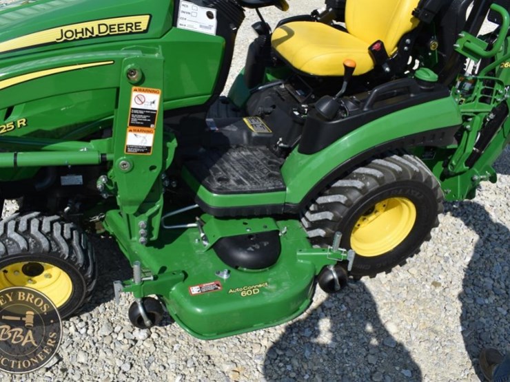2022-john-deere-1025r-image-16