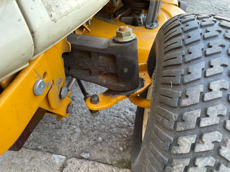 #3103-•-cub-cadet-riding-lawn-mower-(o3)-image-27