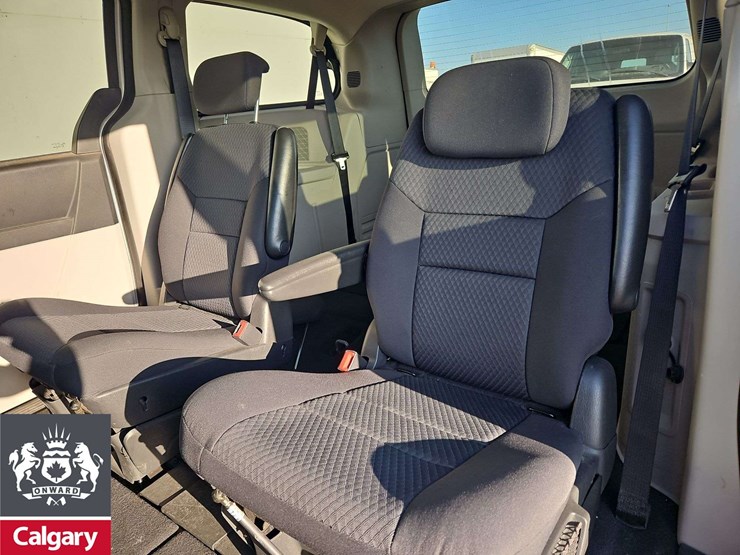 2010-dodge-grand-caravan-se-image-11