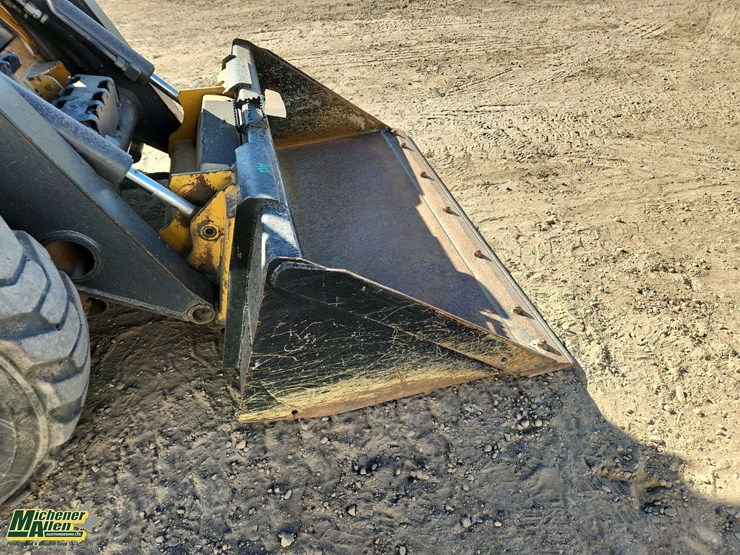 deere-326e-image-39