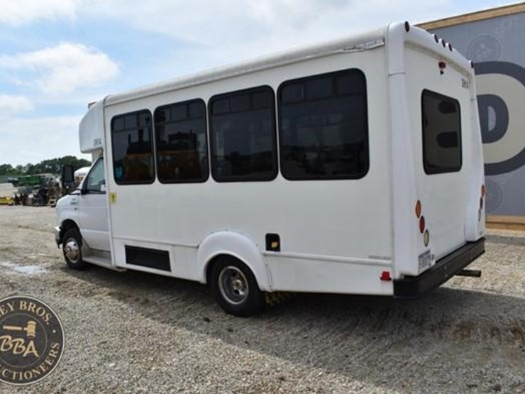 2014-ford-e350-image-9