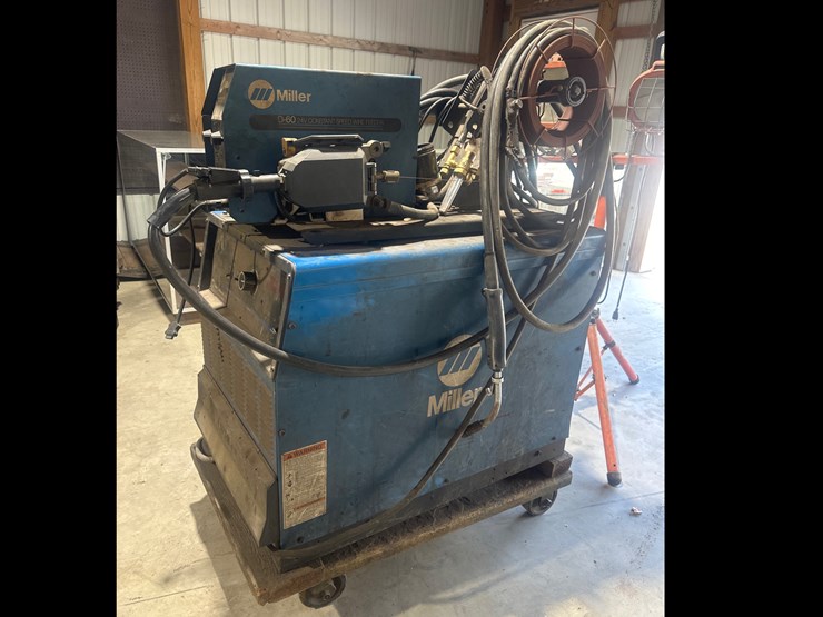 #84-•-miller-deltaweld-452-mig-welder-image-2