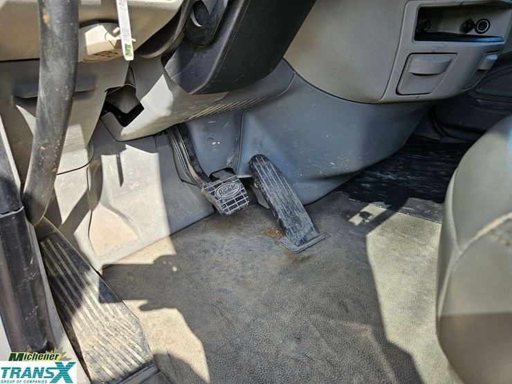 2019-peterbilt-579-image-16