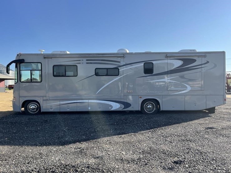 2005-gulf-stream-sun-voyager-motorhome-image-3