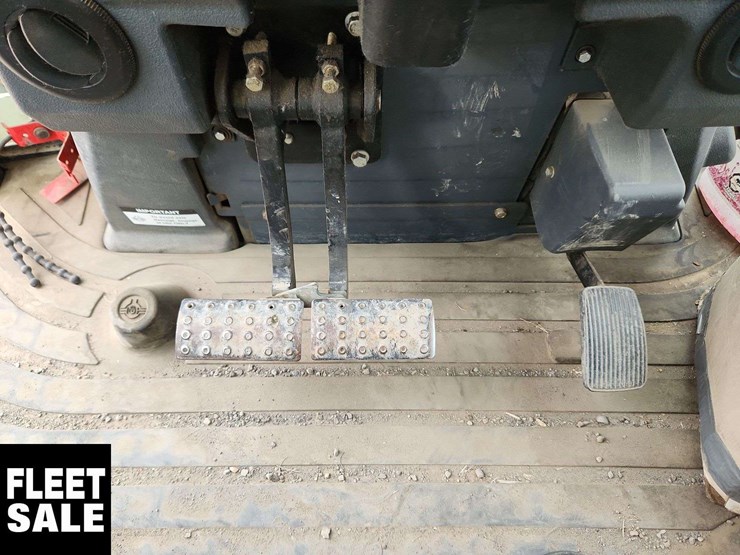 2015-deere-410l-image-12