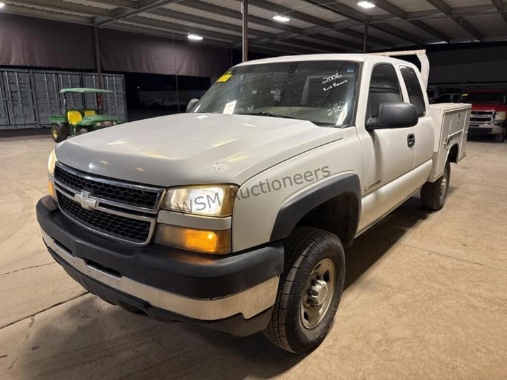 2006-chevrolet-silverado-2500hd-image-4