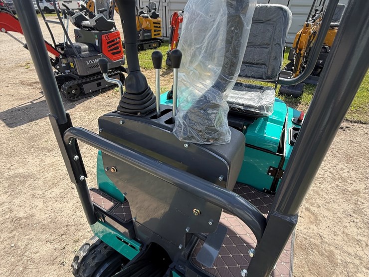 #604-•-2025-cfg-industrial-qk16r-hydraulic-track-type-mini-excavator-image-15