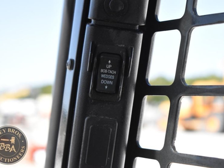 2019-bobcat-t770-image-39