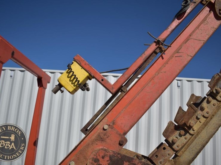 ditch-witch-r65-image-13