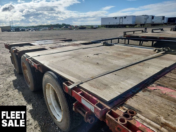 2008-manac-tri/a-step-deck-trailer-image-9