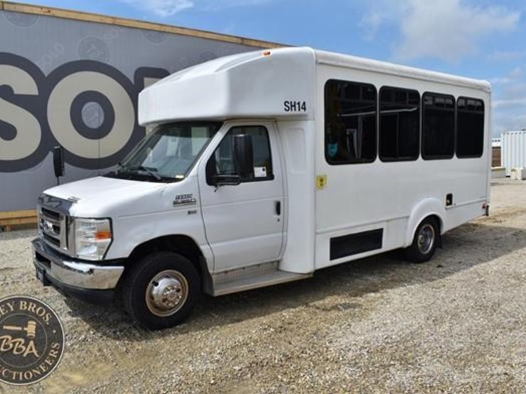 2014-ford-e350-image-1