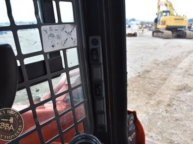 2017-kubota-ssv65-image-66