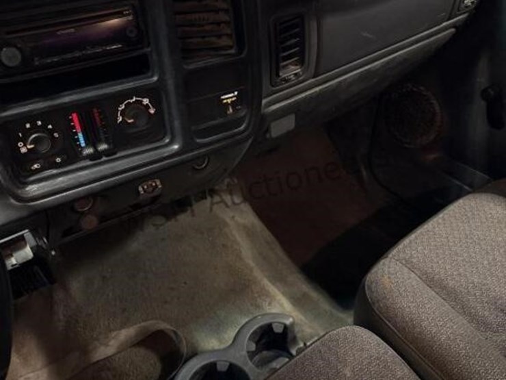 2006-chevrolet-silverado-2500hd-image-22
