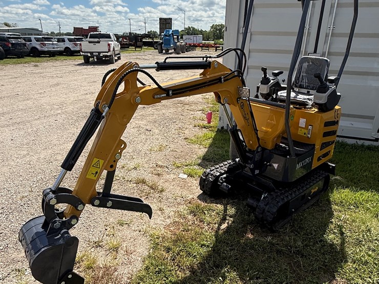 #601-•-2025-cfg-industrial-mx12r-hydraulic-track-type-mini-excavator-image-7