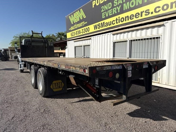 2005-freightliner-m2-f/b-image-7