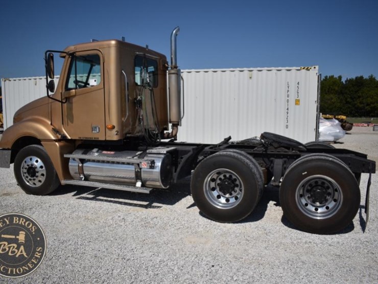 2003-freightliner-columbia-120-image-7