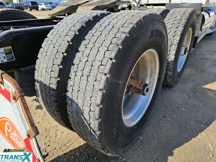 2019-peterbilt-579-image-31