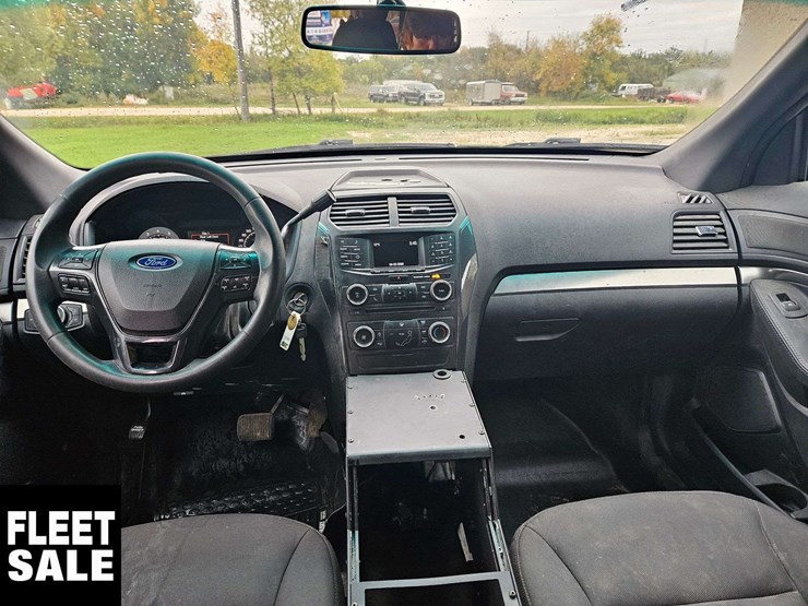 2016-ford-explorer-image-10