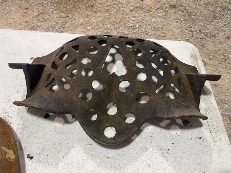(3)-cast-iron-seats-image-15