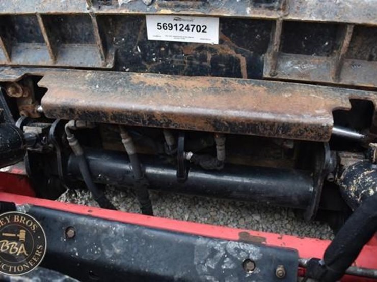 2016-takeuchi-ts80v2-image-17