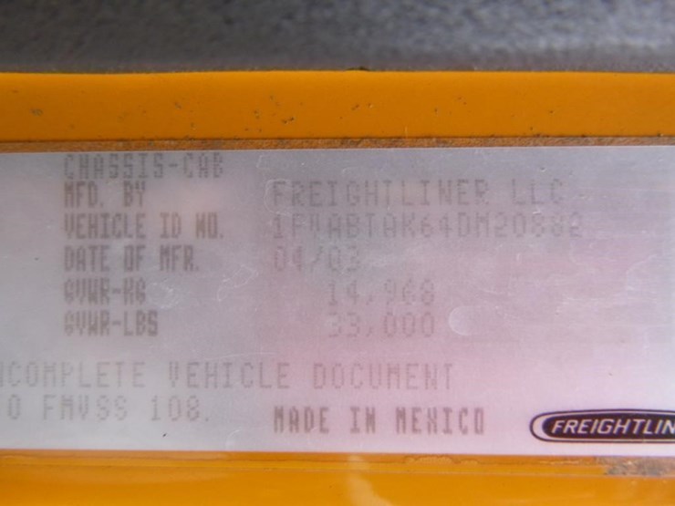 2004-freightliner-fl70-image-28