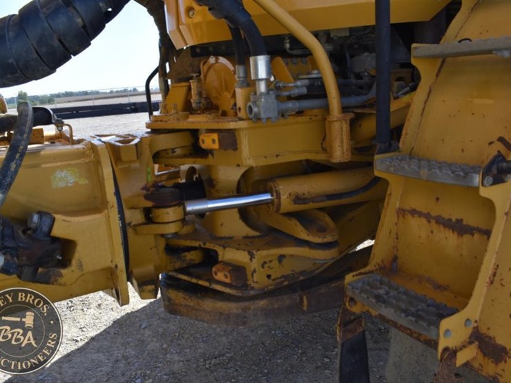 2011-caterpillar-740b-image-42