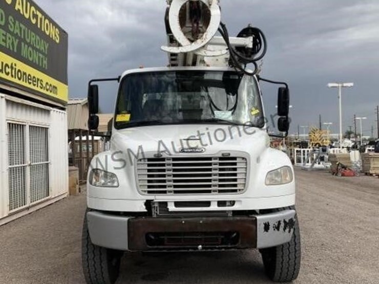 2014-freightliner-m2-image-4