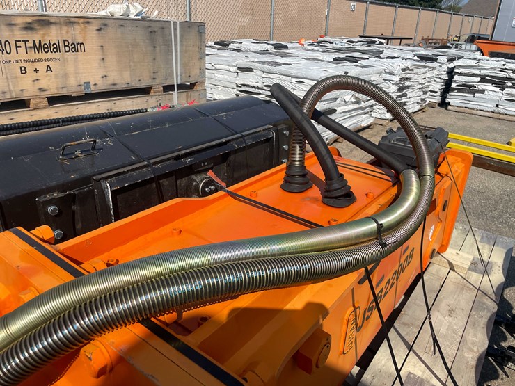 caterpillar-320-image-12