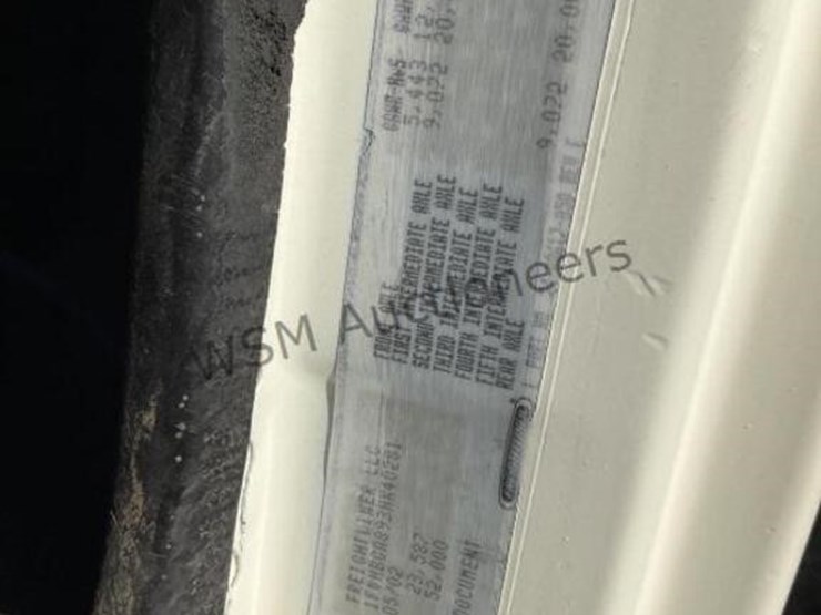 2003-freightliner-fl112-image-25