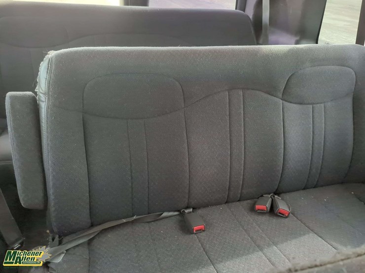 2001-chevrolet-express-3500-image-24