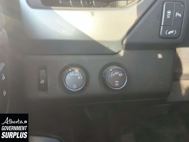 2019-chevrolet-suburban-image-11