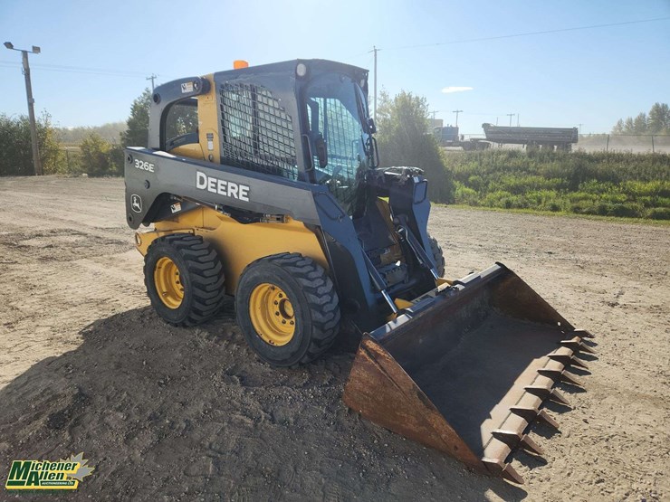 deere-326e-image-2