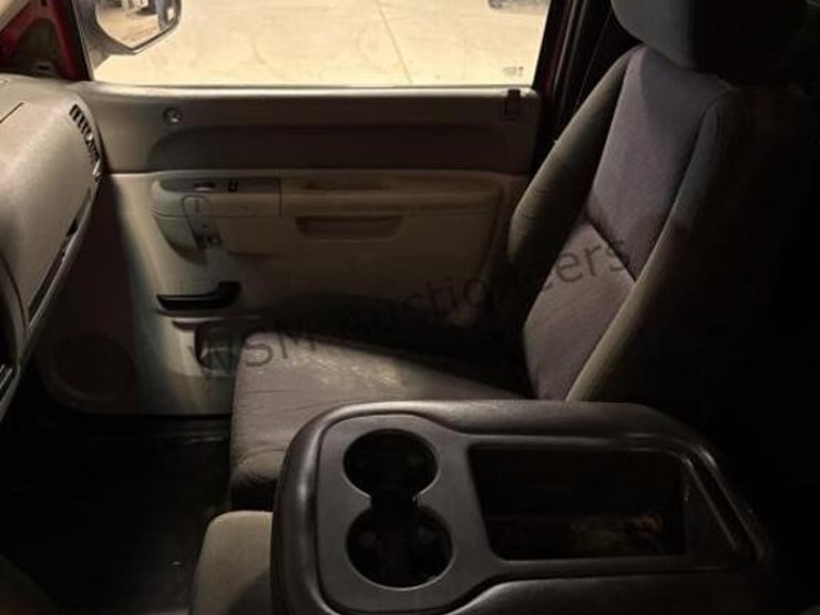 2010-chevrolet-silverado-2500hd-image-22