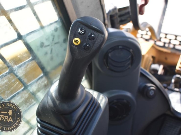 2022-caterpillar-299d3-image-19