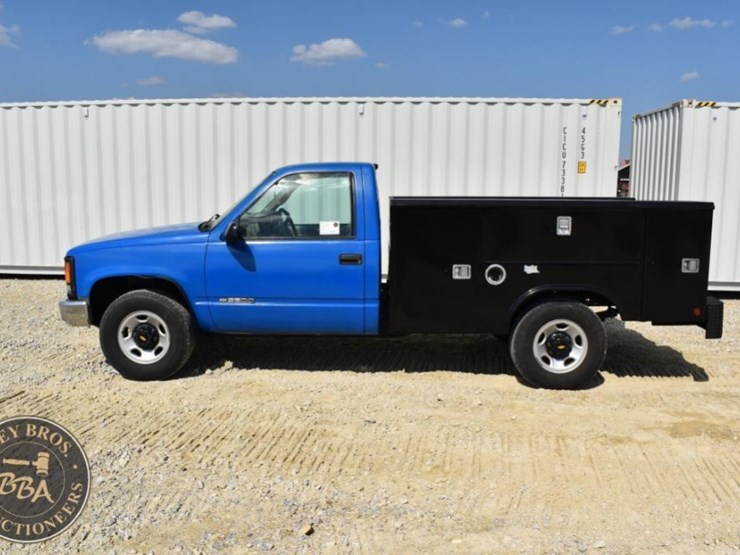 2000-chevrolet-3500-image-8