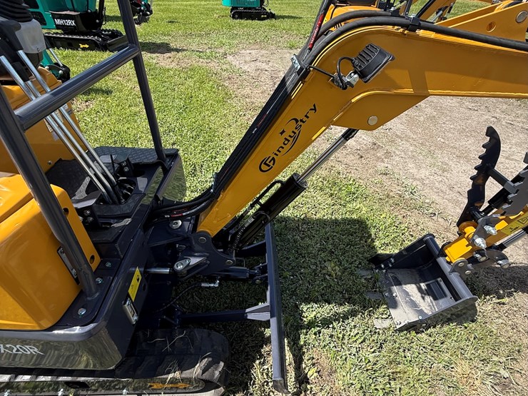 #605-•-2025-cfg-industrial-mx20r-hydraulic-track-type-mini-excavator-image-11