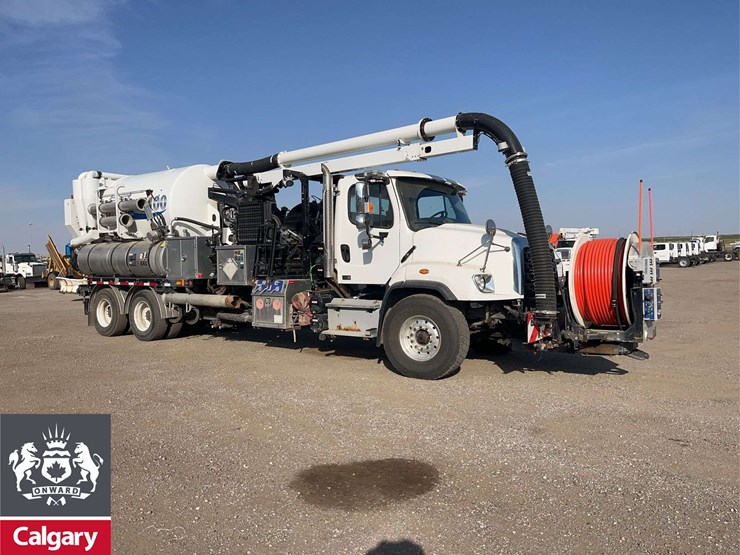 2015-freightliner-114sd-image-2