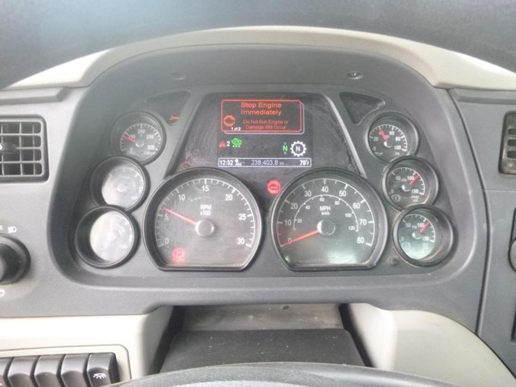 2019-peterbilt-567-image-19