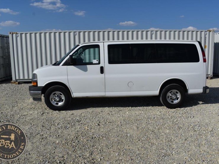2019-chevrolet-express-2500-image-2