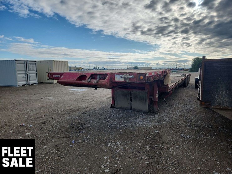 2008-manac-tri/a-step-deck-trailer-image-1